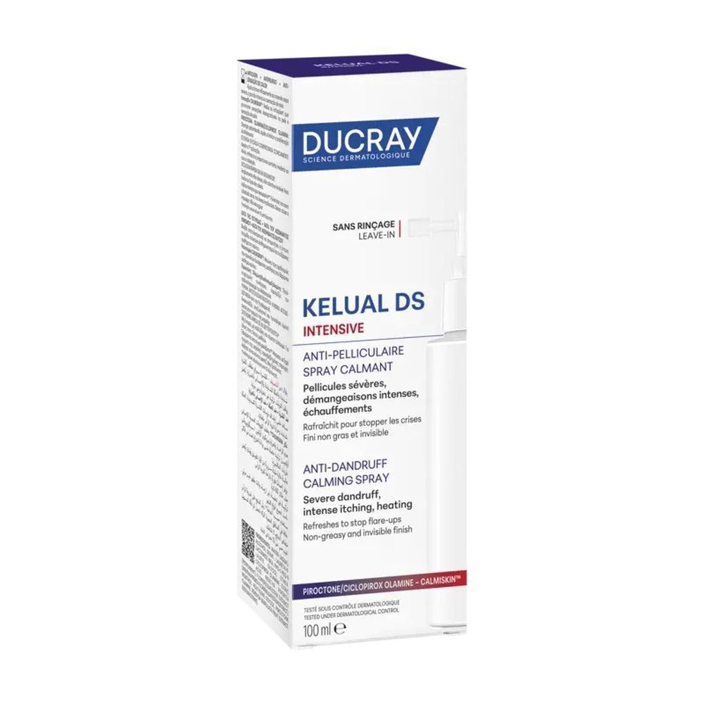 Ducray Kelual DS Intensive spray. Witte fles met sproeikop. Productnaam en tekst in blauw en wit.
