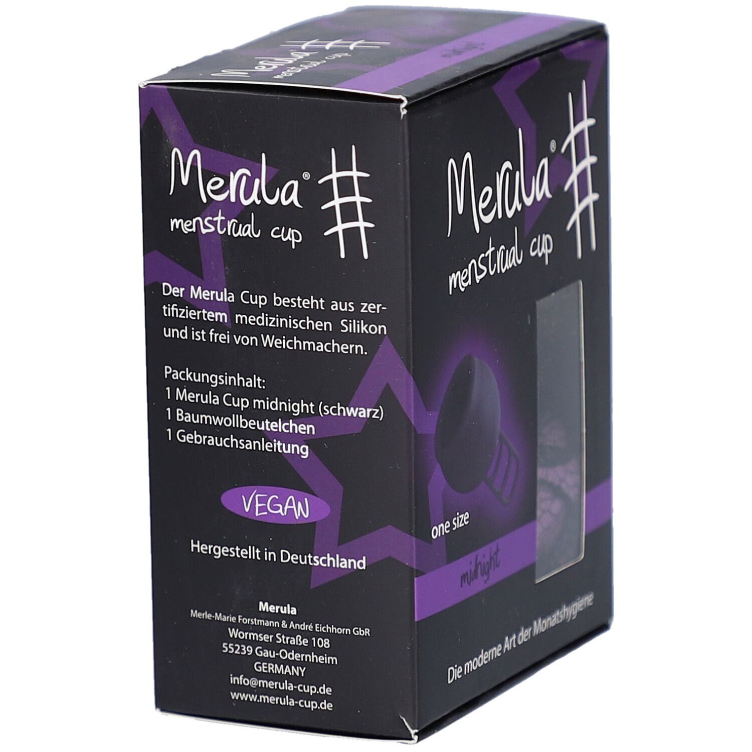 Zwarte doos met tekst: Merula menstrual cup. Bevat: Merula Cup midnight, katoenen zakje, instructies. Vegan.