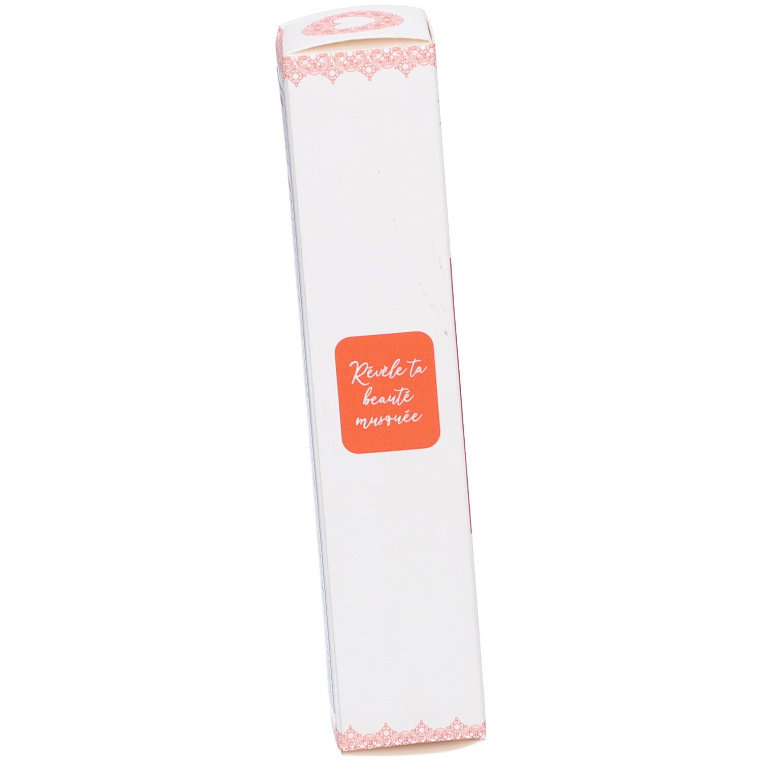 Emballage du produit. Blanc avec pointe rose. Autocollant: Revele ta beaute musee. Autocollant orange.