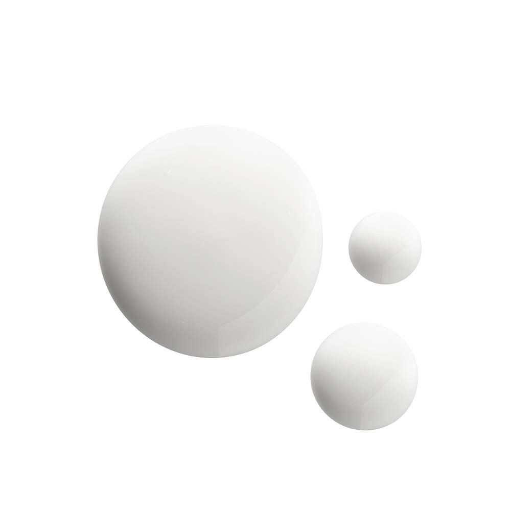 Drie witte druppels. Witte achtergrond.