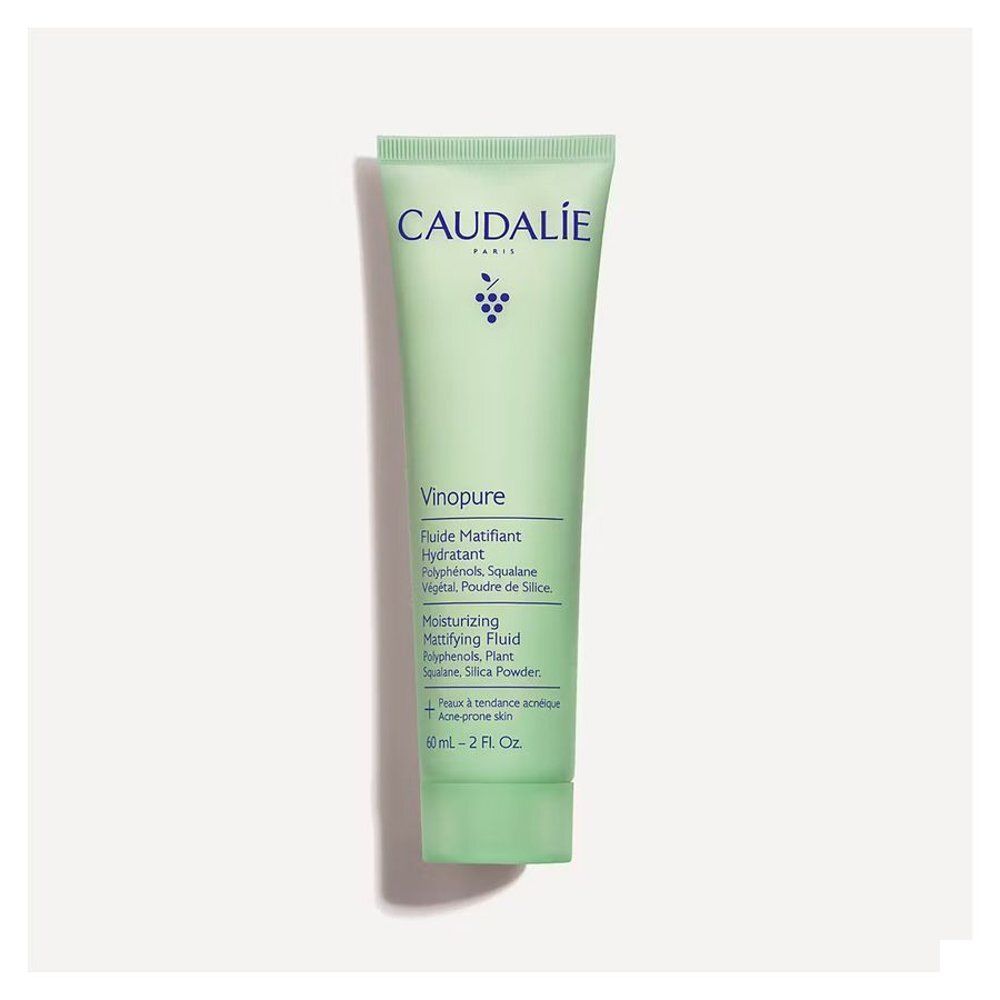 Fluide matifiant hydratant Caudalie Vinopure, tube vert pâle avec informations produit.