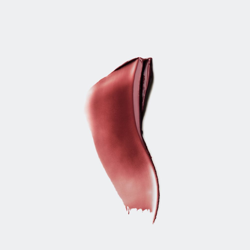 Veeg van de lippenstift. De kleur is roodbruin.