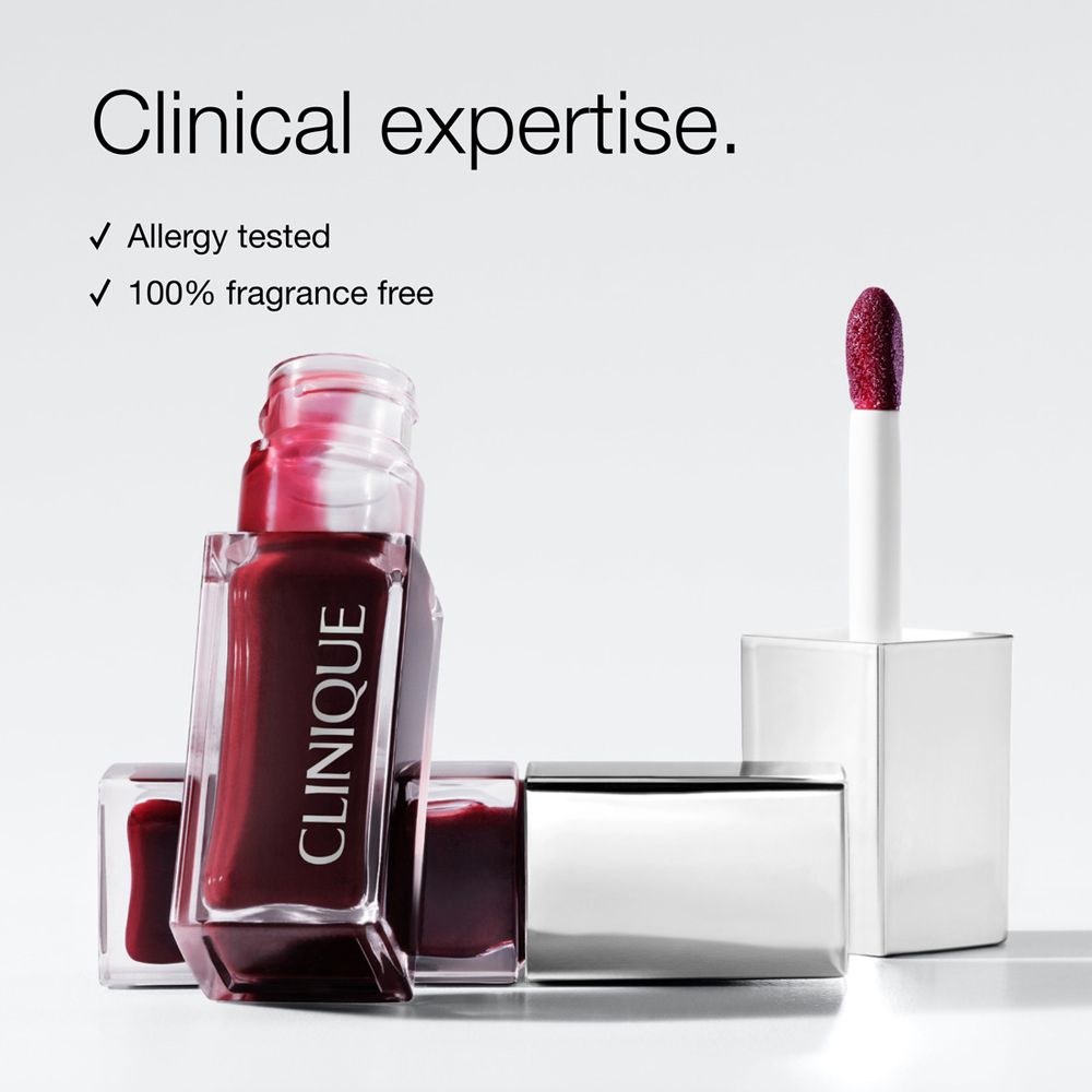 Open flessen Clinique Pop™ Lip + Cheek Oil. Tekst: Klinische expertise. Getest op allergieën. 100% parfumvrij.
