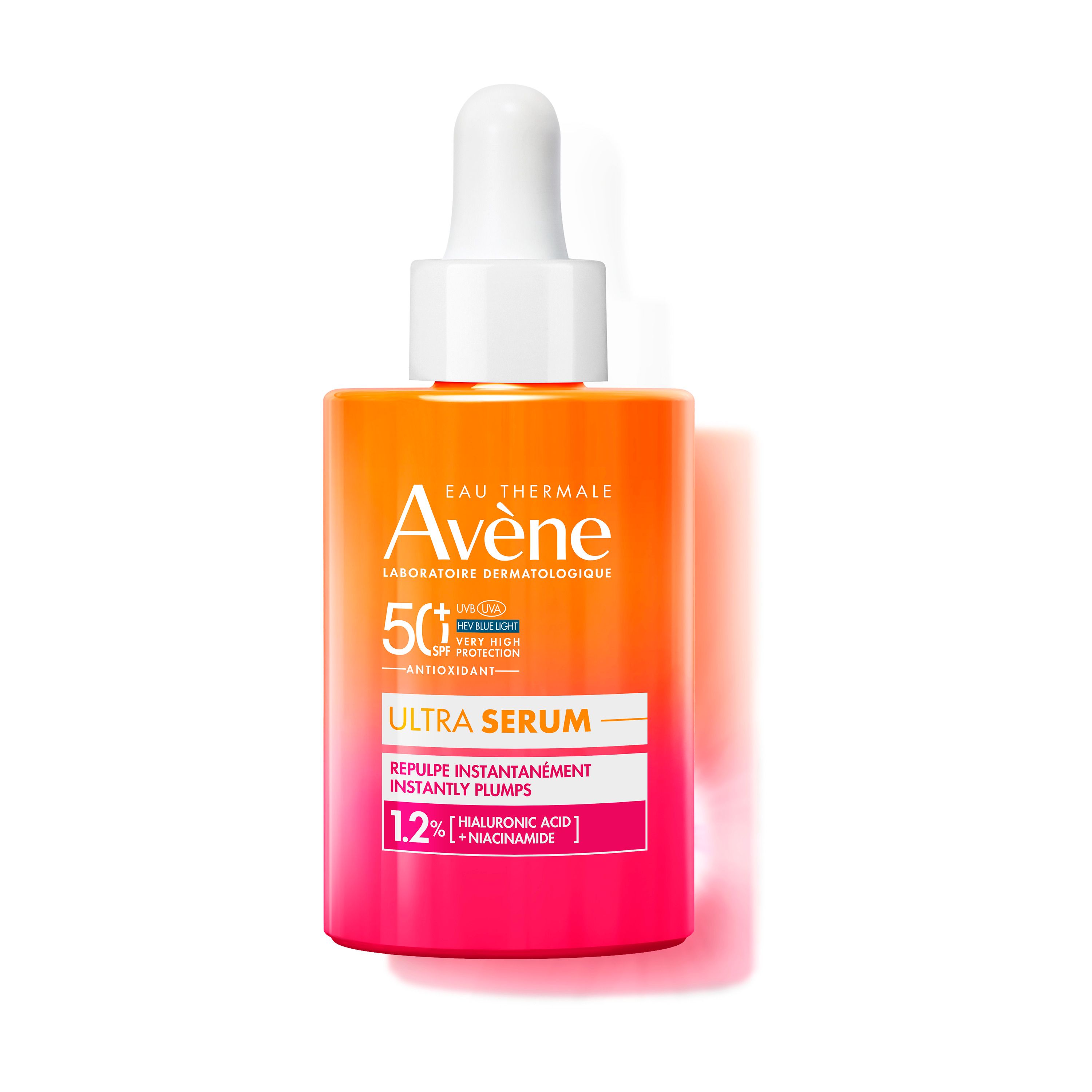 Flesjes Avène Solaire Ultra Serum SPF50+. Drie flesjes, tekst, achtergrond.