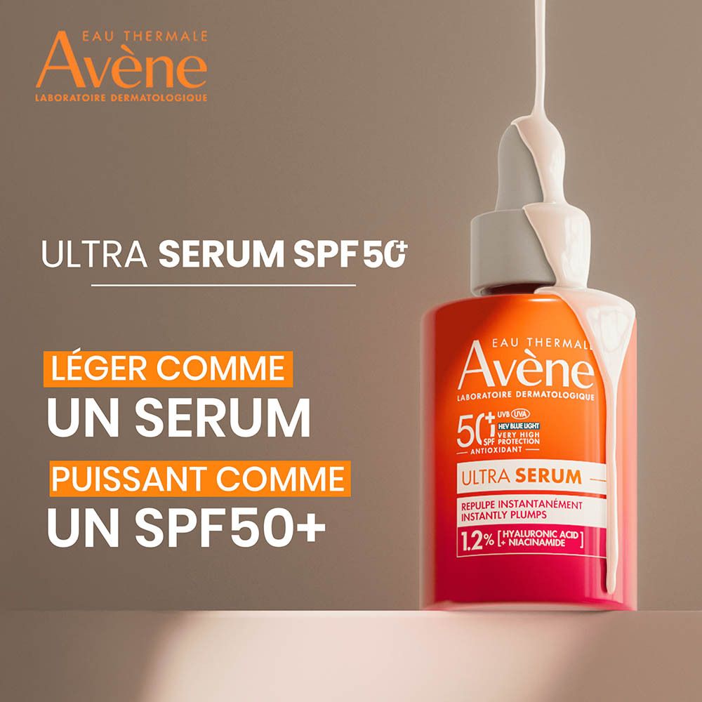 Femme tenant flacon Avène Solaire Ultra Sérum SPF50+. Visage, produit, texte.