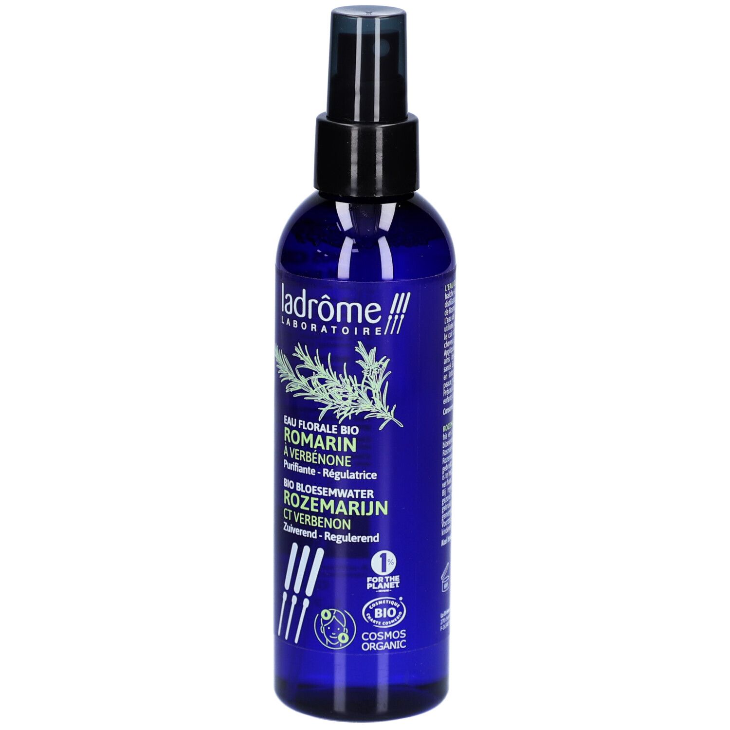 Blauwe fles met verstuiver. Opschrift: Ladrome Laboratoire, Eau Florale Bio Romarin à Verbenone, Bio Bloesemwater Rozemarijn Ct Verbenon.