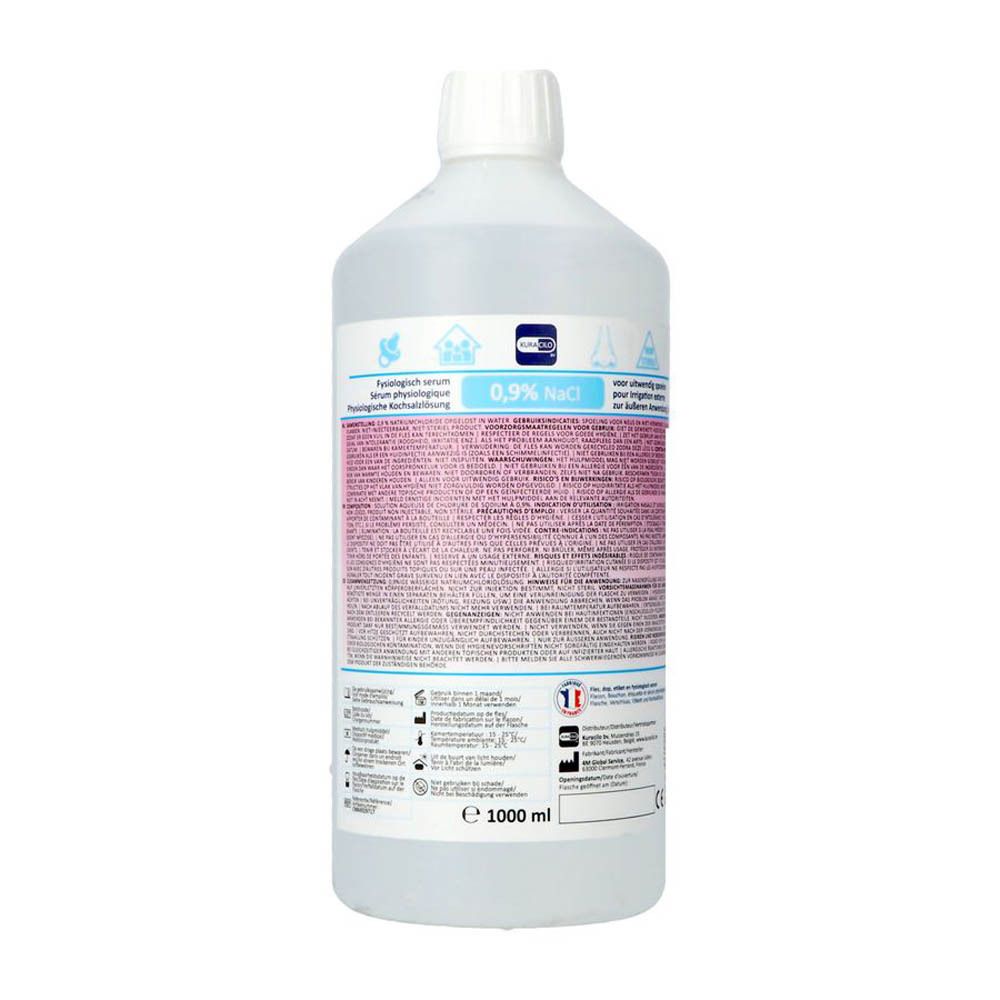 Fles met vloeistof. Opschrift: 0,9% NaCl. Etiket met informatie. Witte schroefdop. Transparante container.