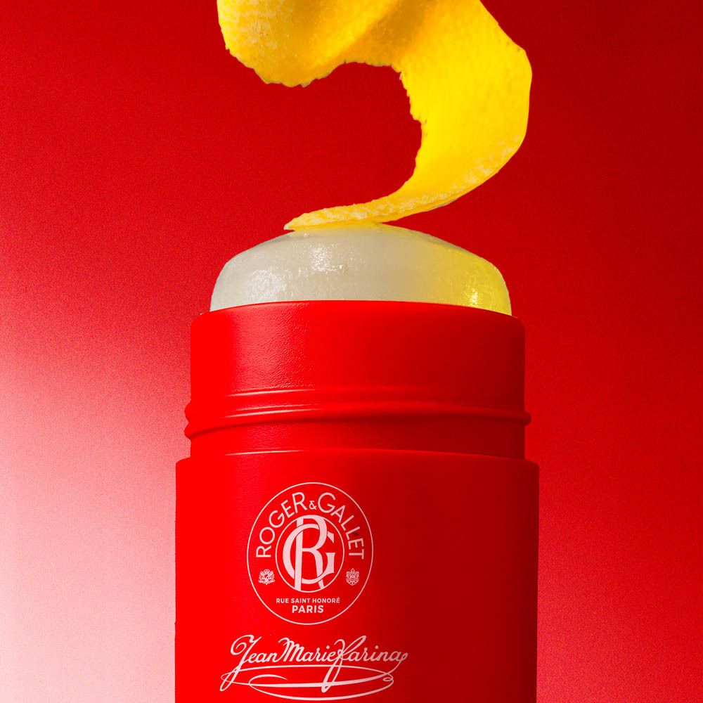 Rode deodorantstick met citroen. Tekst: Iconisch & Tijdloos.