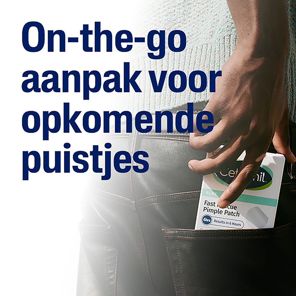 Broek met zak. Cetaphil Pimple Patch verpakking in de zak. Tekst: On-the-go aanpak.
