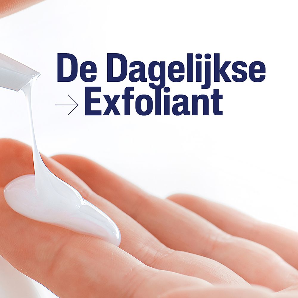 Hand met lotion. Tekst: De dagelijkse exfoliant.