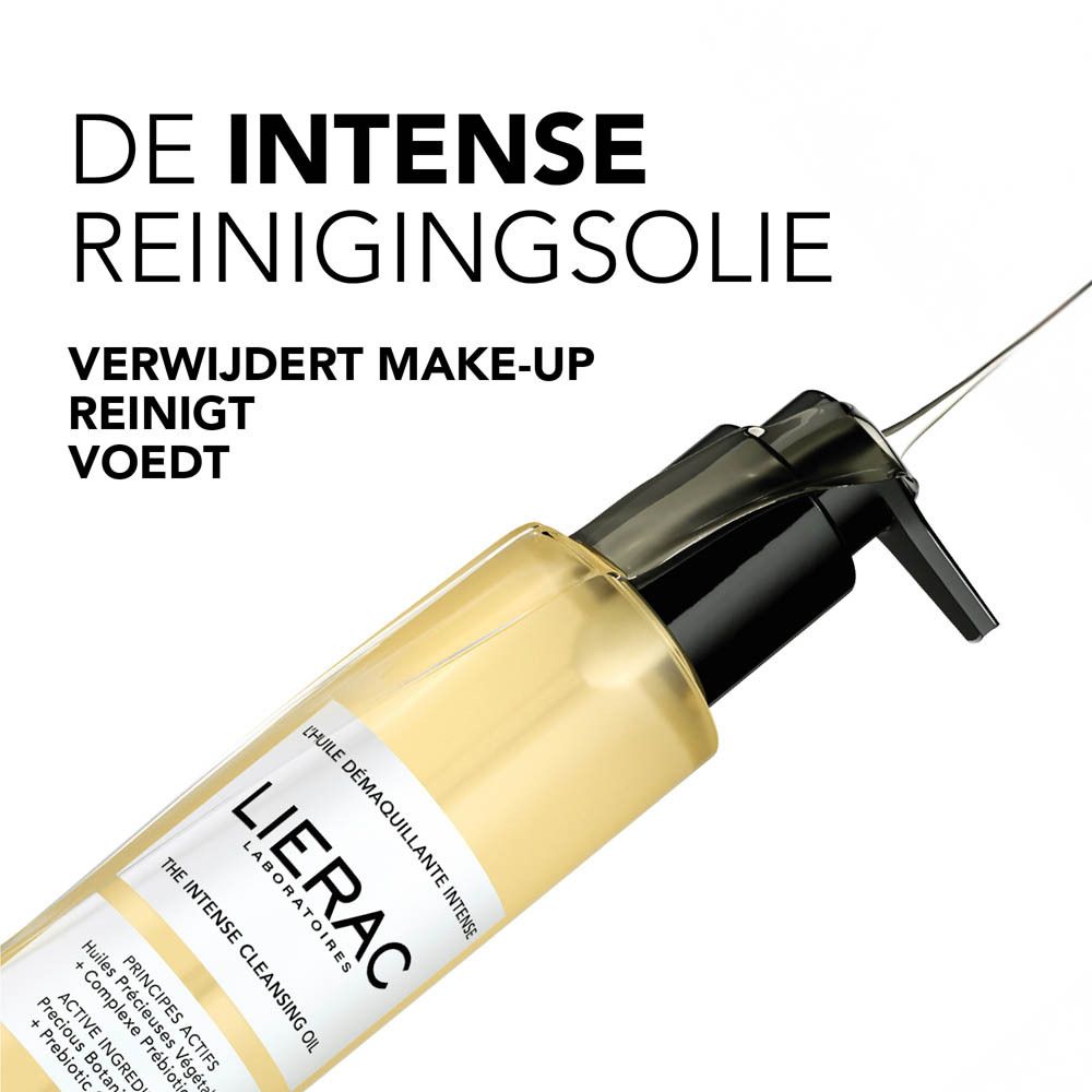 Close-up van de fles. Opschrift: LIERAC, THE INTENSE CLEANSING OIL. Tekst: VERWIJDERT MAKE-UP, REINIGT, VOEDT.