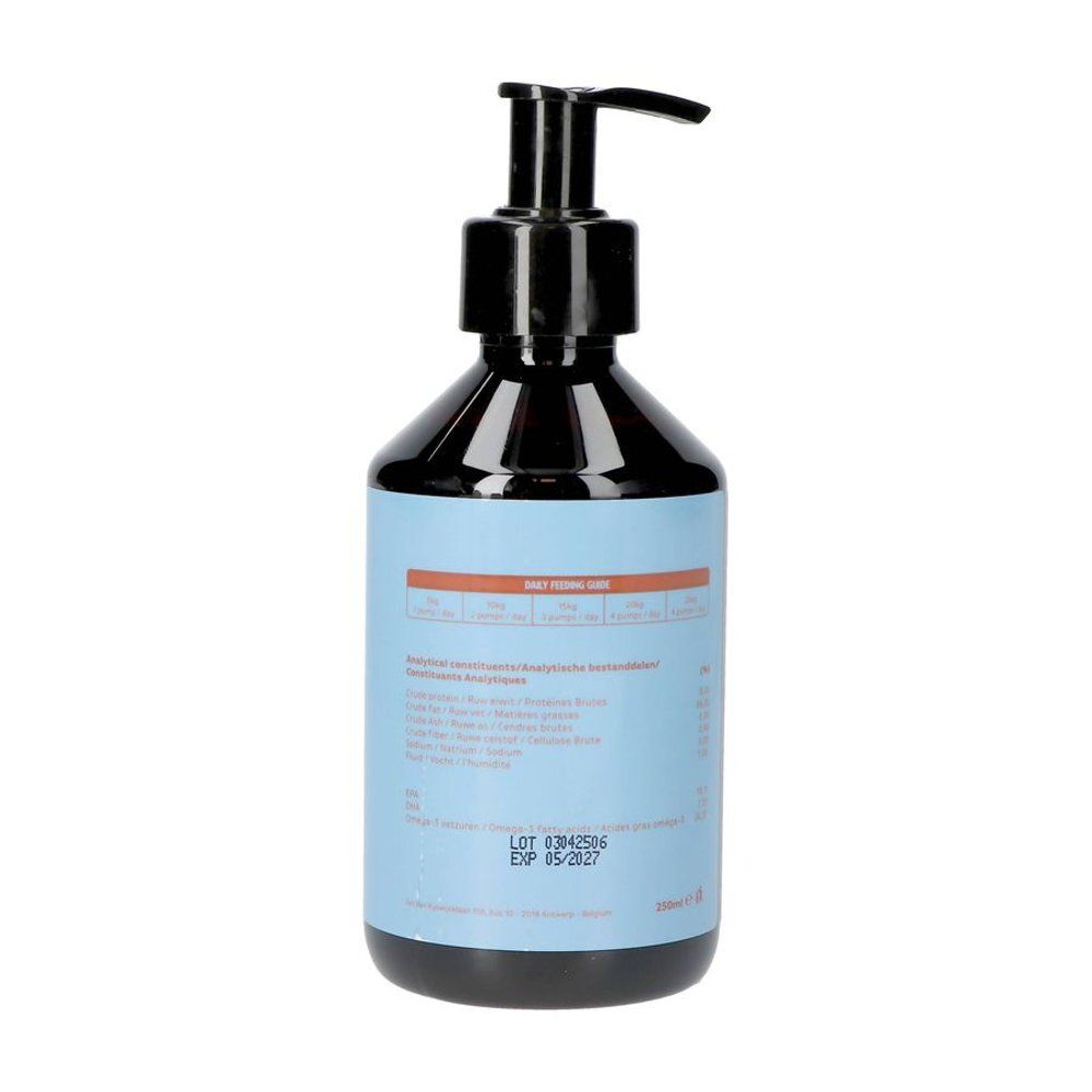 Flacon brun avec pompe noire. Étiquette avec texte, numéro de lot et date d'expiration.