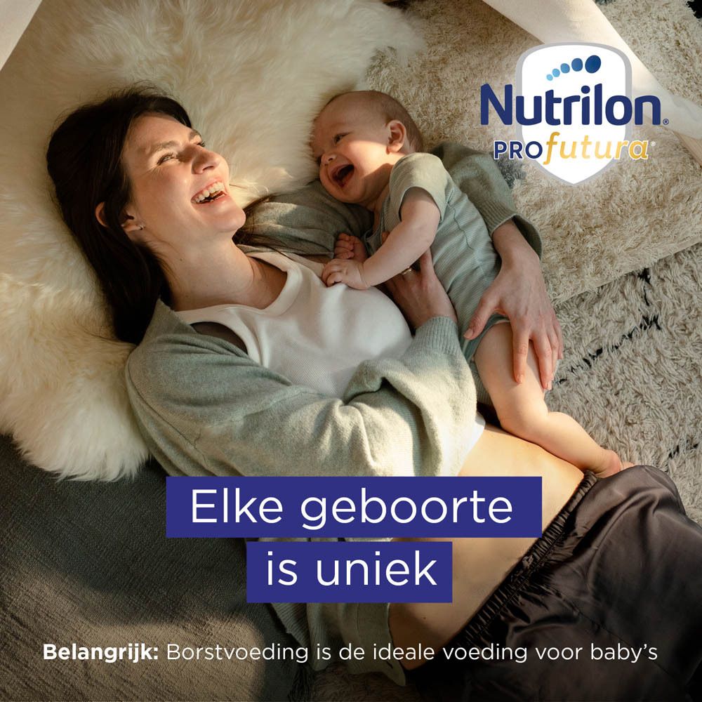 Moeder en baby liggen samen. Tekst: Elke geboorte is uniek. Belangrijk: Borstvoeding is de ideale voeding.