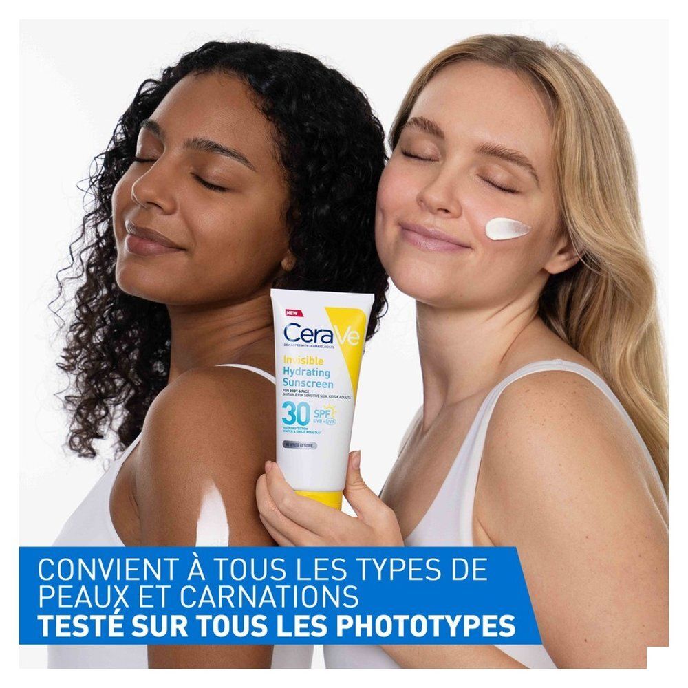 Twee vrouwen met crème op de huid. Opschrift: Convient à tous les types de peaux.