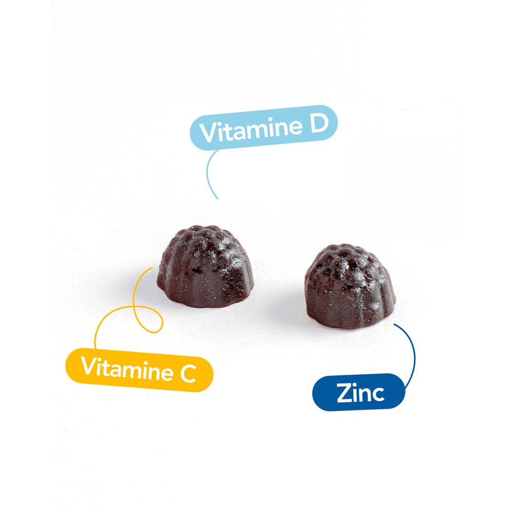 Deux gommes. Inscriptions: Vitamine D, Vitamine C, Zinc.