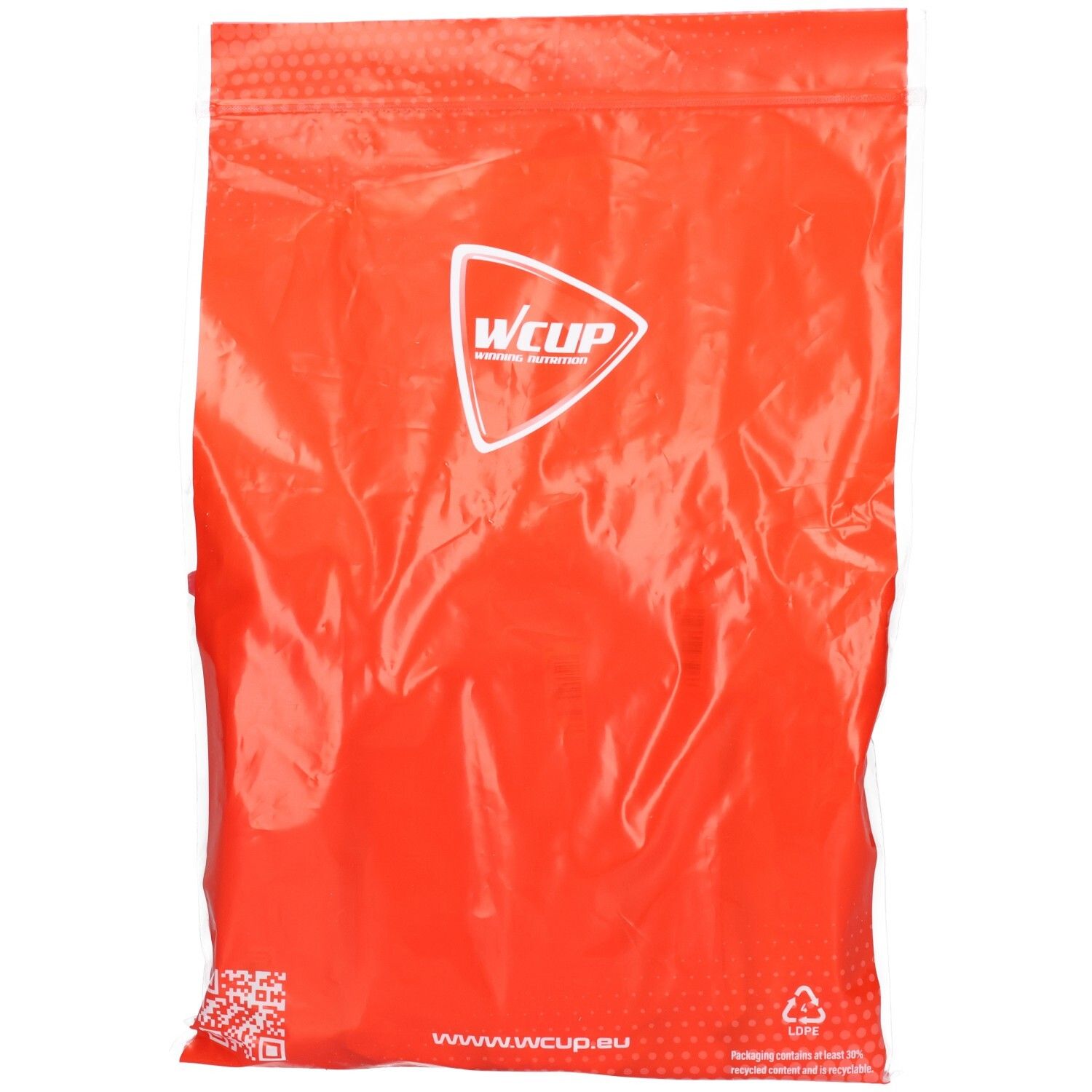 Emballage rouge avec logo "Wcup" blanc. Adresse du site web et code QR en bas.