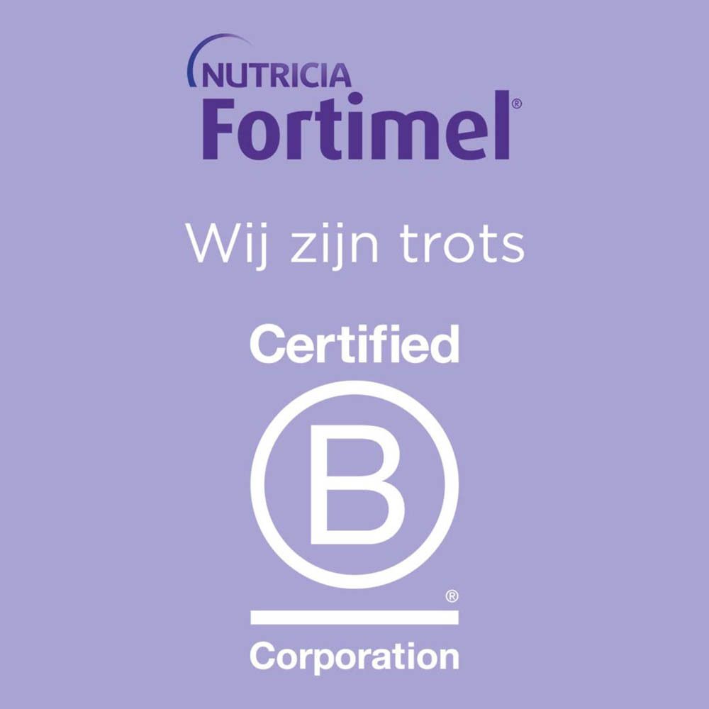 Verpakking van vier flessen Nutricia Fortimel Compact 2.4kcal Vanille. Flessen met paarse doppen, verpakt.