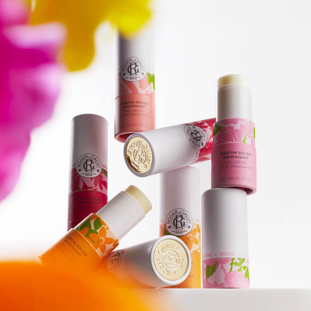 Meerdere producten. Opschrift: Roger & Gallet, Parfum Solide Bienfaisant, verschillende kleuren.