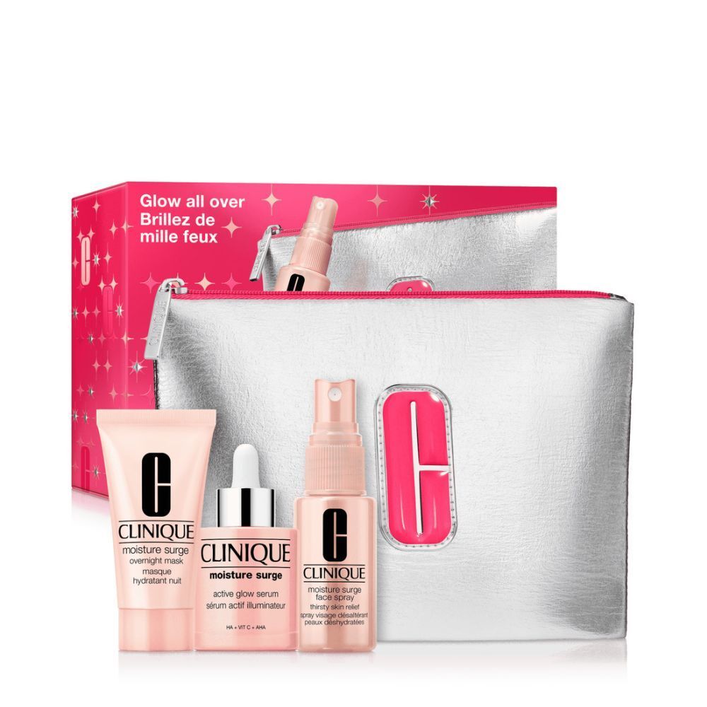 Coffret cadeau avec produits cosmétiques. Comprend une trousse argentée, une boîte rose et trois flacons roses avec le logo Clinique.