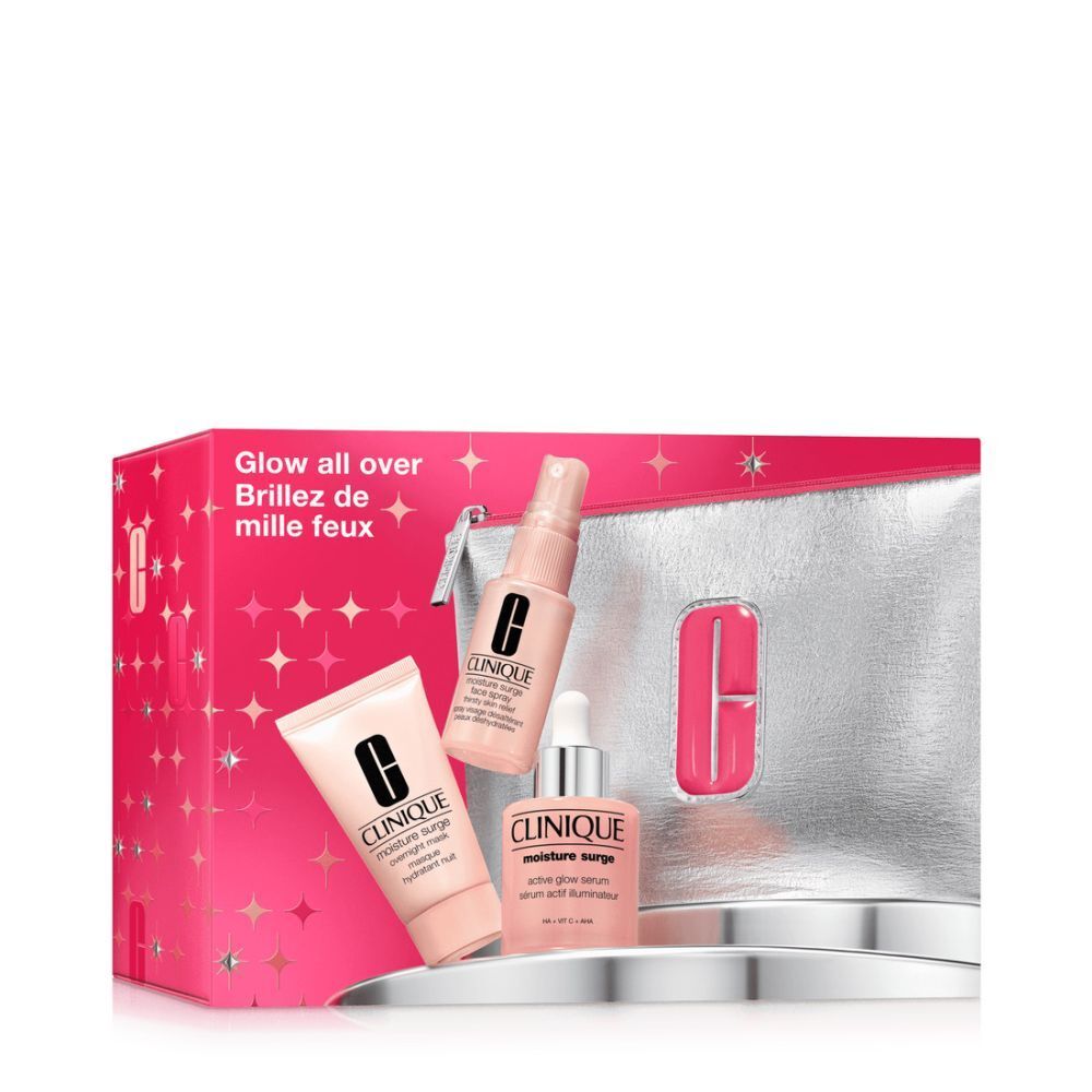 Coffret cadeau avec produits cosmétiques. Comprend une boîte rose, une trousse argentée et trois flacons roses avec le logo Clinique.