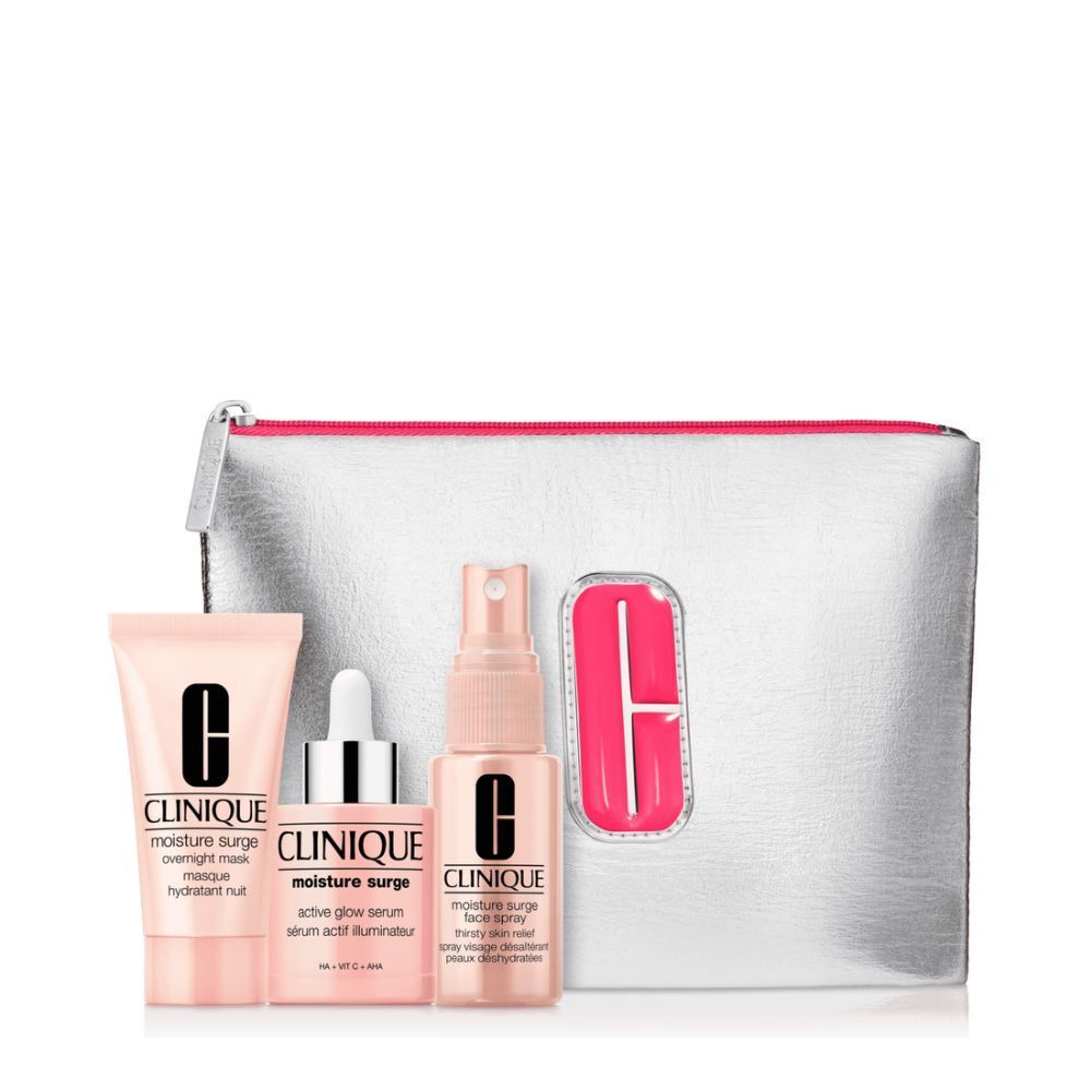 Coffret cadeau avec produits cosmétiques. Comprend une trousse argentée et trois flacons roses avec le logo Clinique.