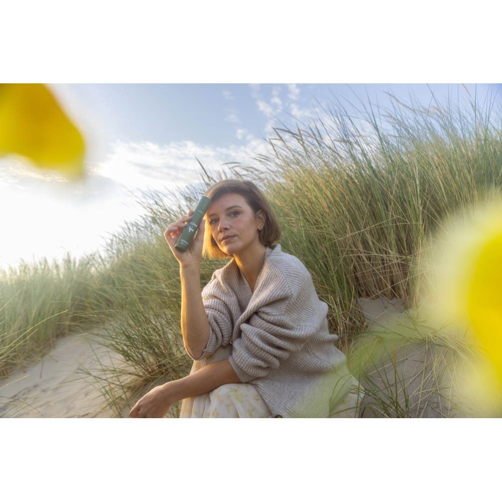 Groene fles met dop. Tekst: CÎME, Lynn. Dag- en nachtcrème. Normale tot droge huid.