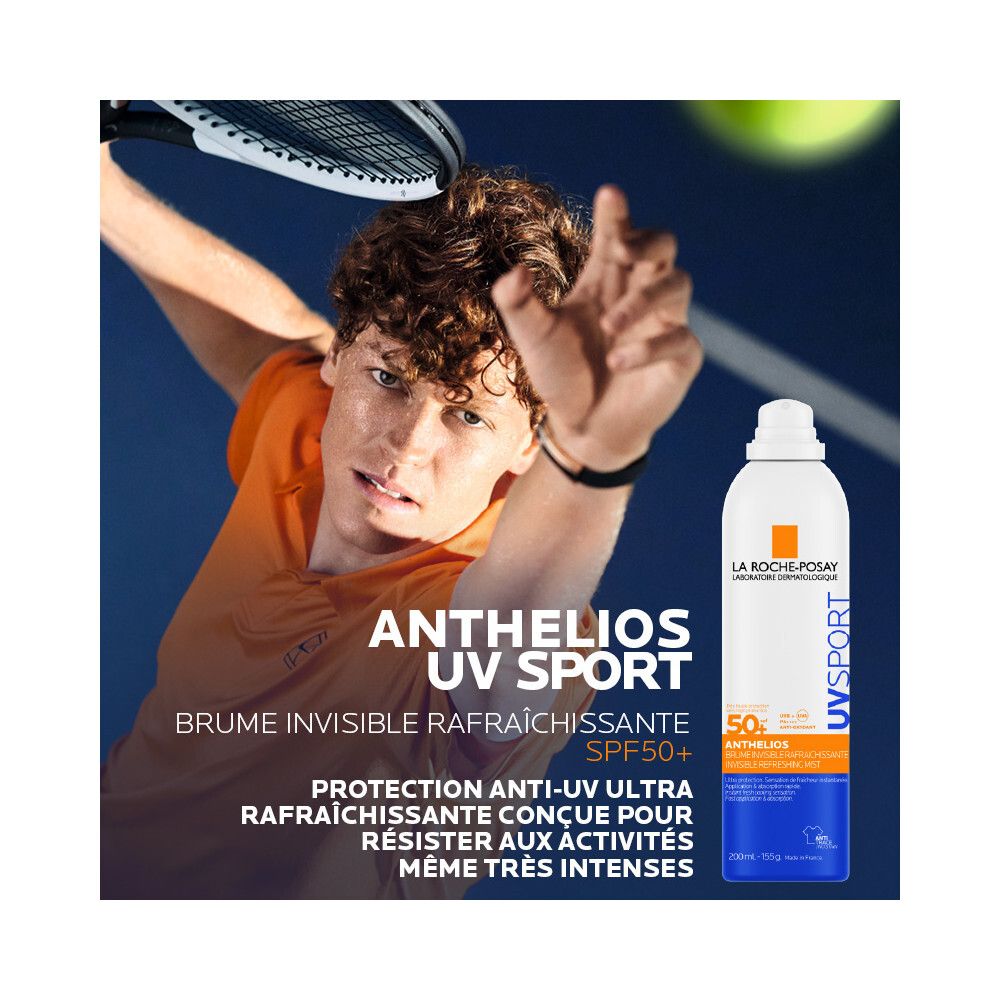 La Roche-Posay Anthelios UV Sport Brume SPF50+. Flacon près d'un joueur de tennis. Texte sur les activités.