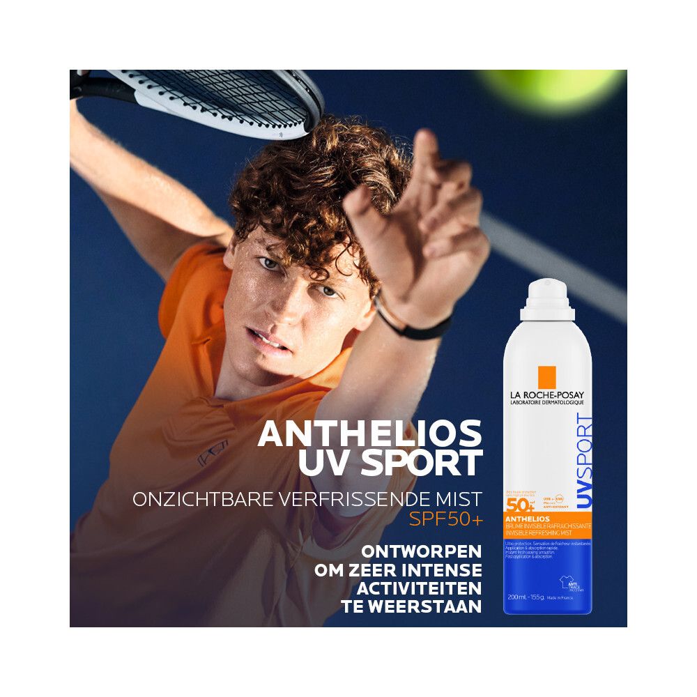 La Roche-Posay Anthelios UV Sport Brume SPF50+. Sprayfles naast tennisser. Tekst over activiteiten.