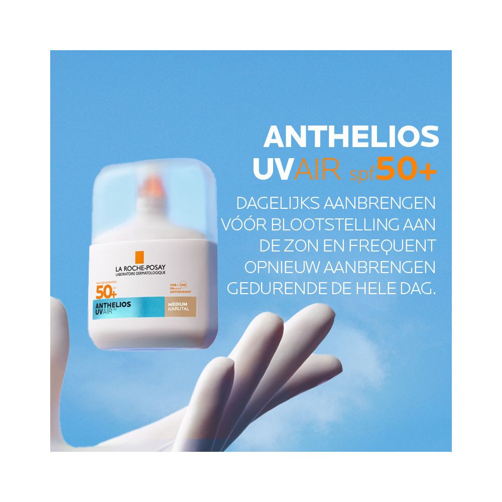 La Roche-Posay Anthelios UVAIR SPF50+ Serum Sunscreen. Product met blauwe en bruine details. Hand met handschoen.