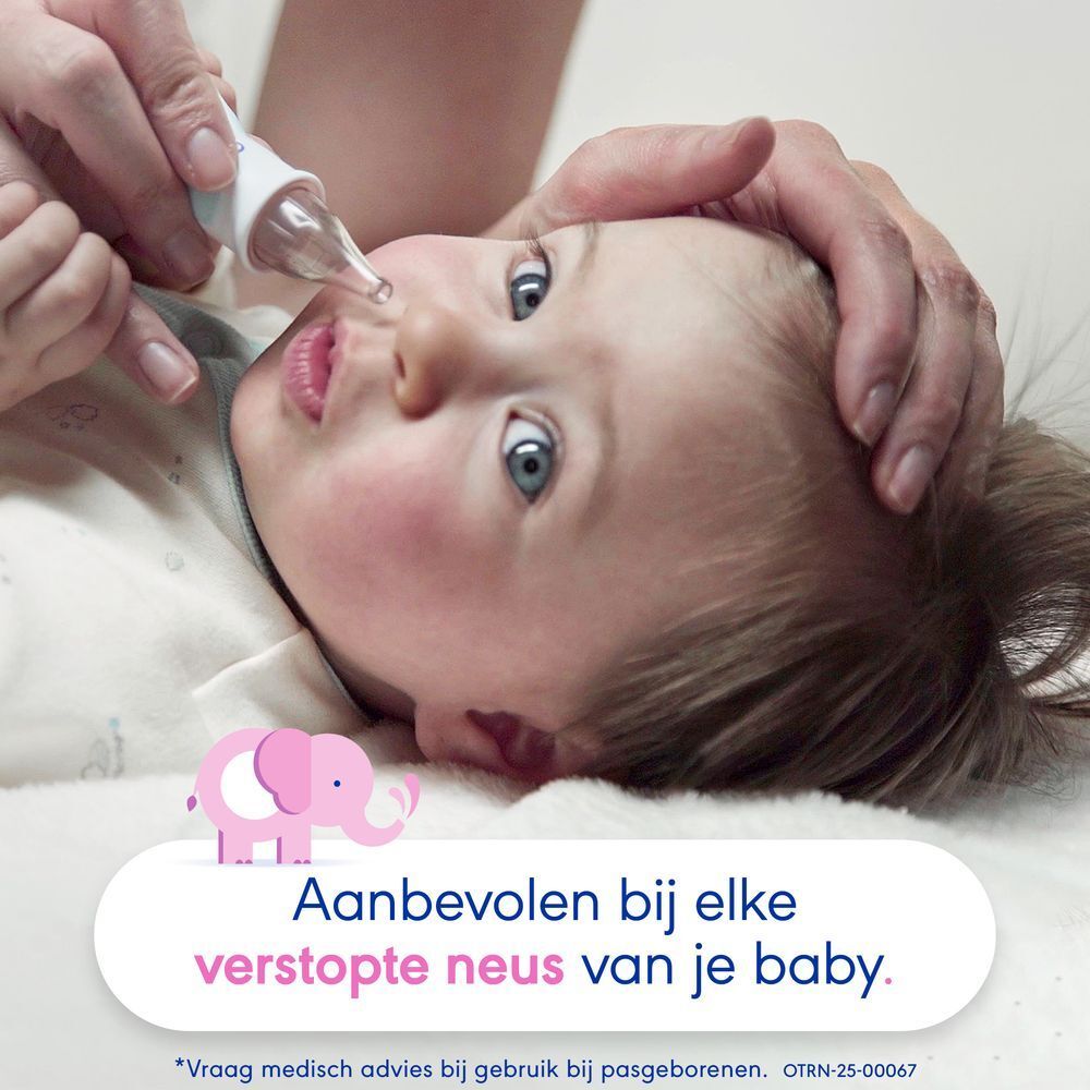 Baby behandeld met neuszuiger. Product en verpakking op de achtergrond. Roze olifant illustratie.