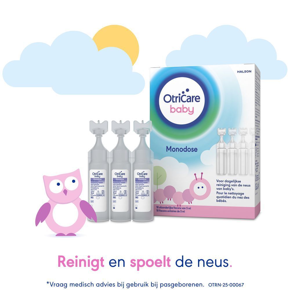 Scène met wolken, zon en uil. OtriCare Baby Monodose verpakking en flesjes.
