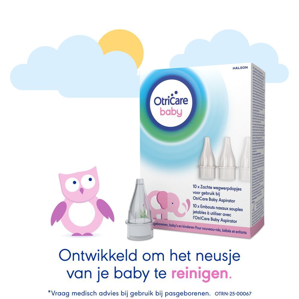 Een man houdt een baby in een wieg. Tekst: Het verwijderen van het neusslijm helpt je baby normaal te slapen.