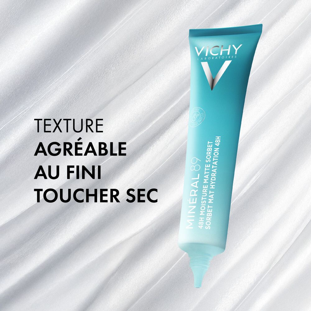Tube sur tissu blanc. Texte : Texture agréable au fini toucher sec.