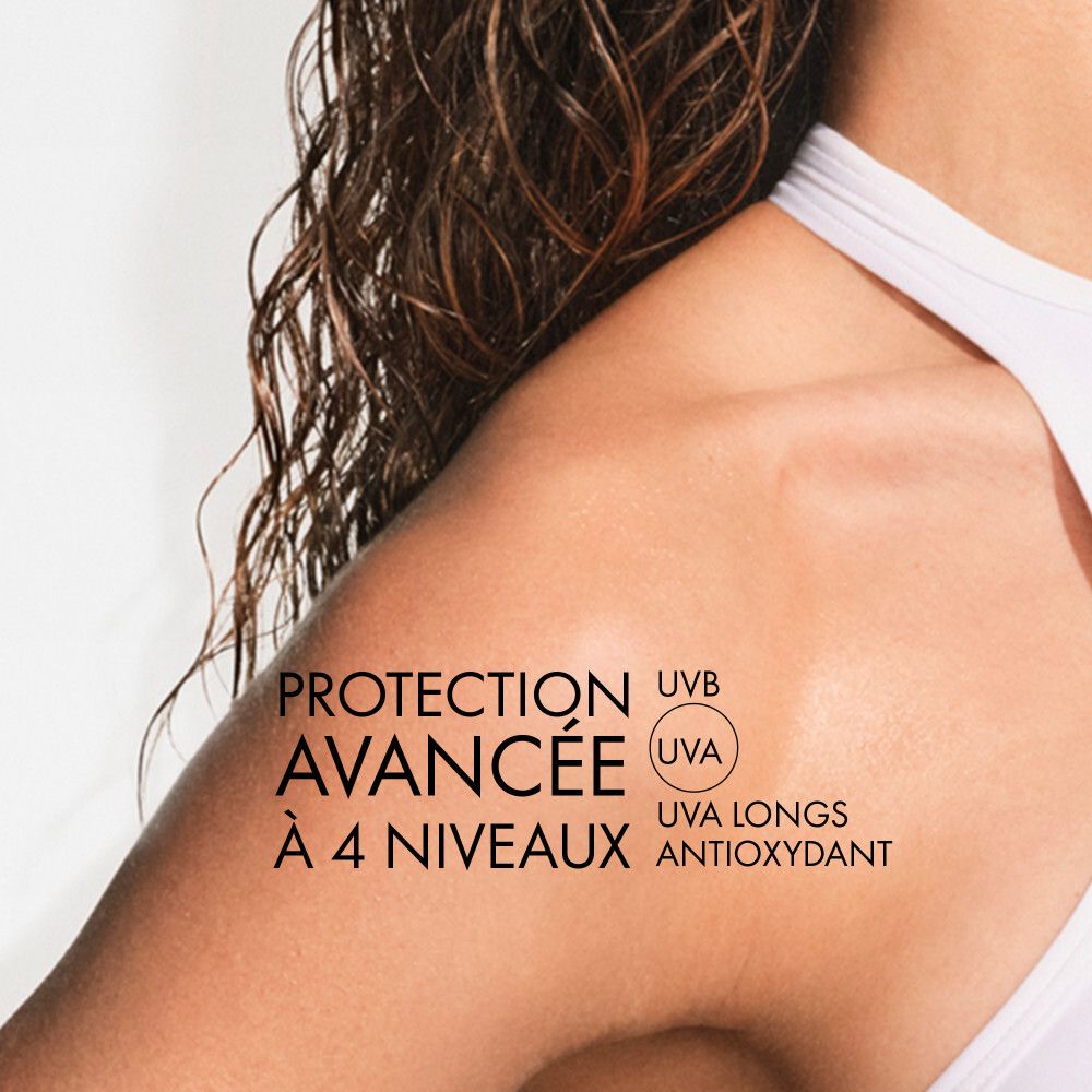 Portrait d'une femme avec texte: Marque recommandée par 70 000 dermatologues. Logo Vichy.