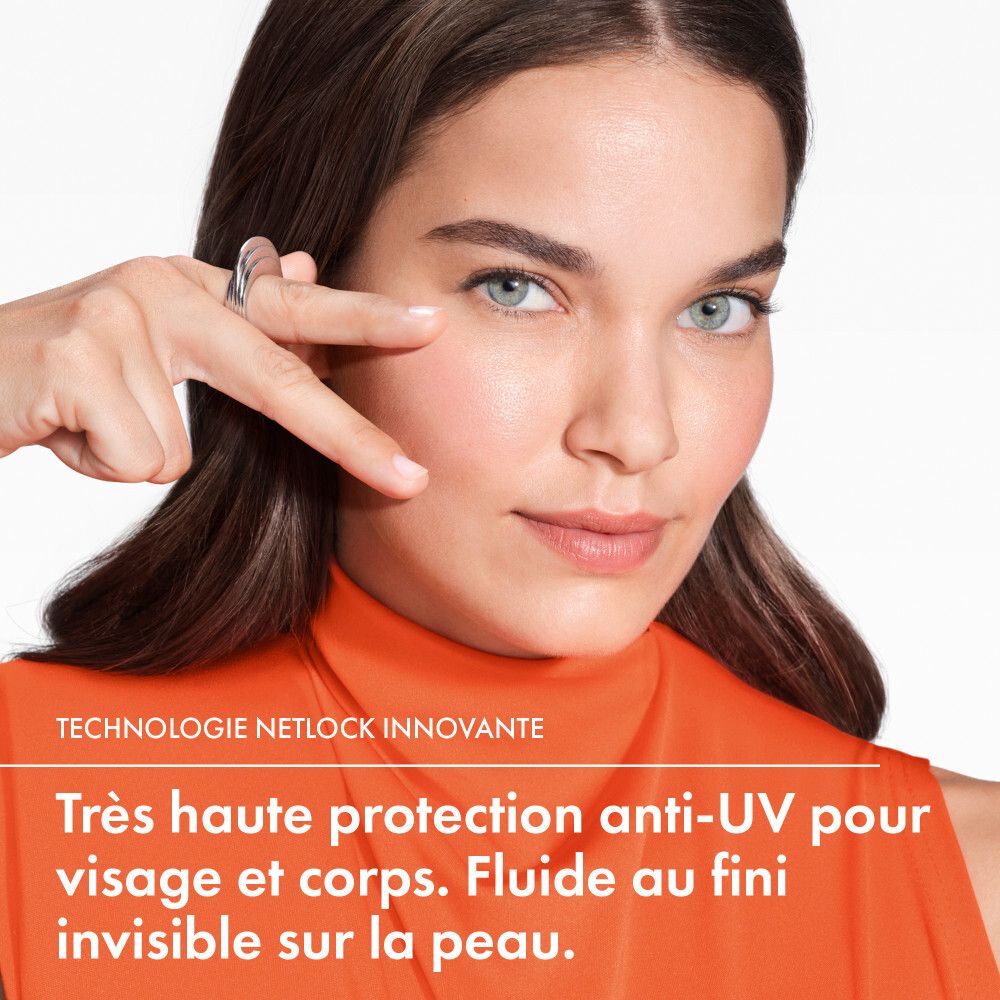 Bras d'une femme. Texte: Protection Avancée à 4 niveaux. UVB, UVA longs, Antioxydant.