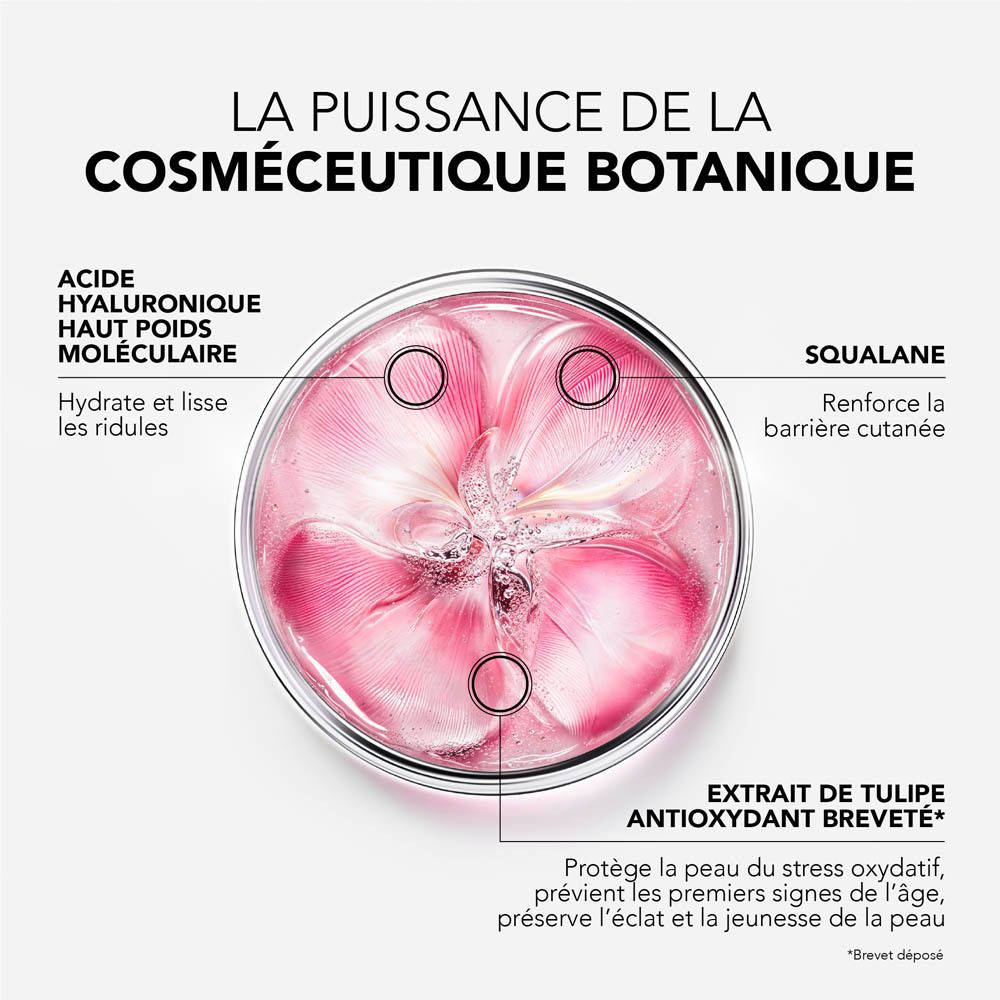 Femme appliquant de la crème, texte sur les résultats cliniques. Fond rose.