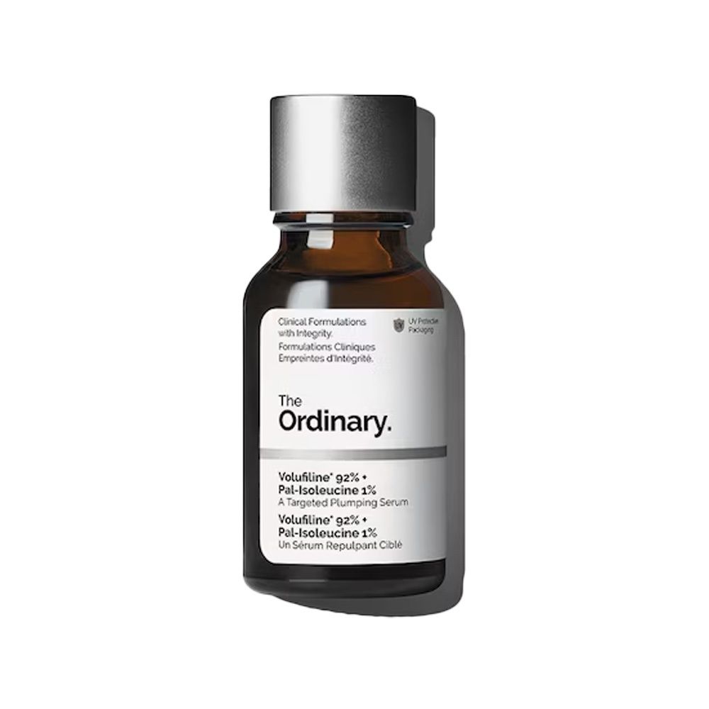 Flacon en verre brun avec bouchon argenté. Étiquette avec nom du produit et marque: The Ordinary. Sérum.