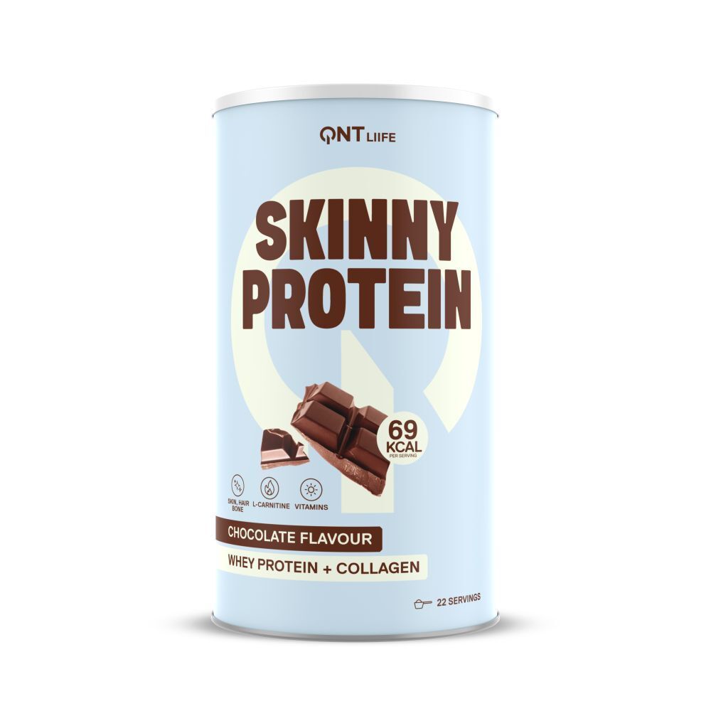 Boîte cylindrique de Skinny Protein. Inscription : Belgian Chocolate Flavour, Whey Protein + Collagen. Illustration de chocolat.