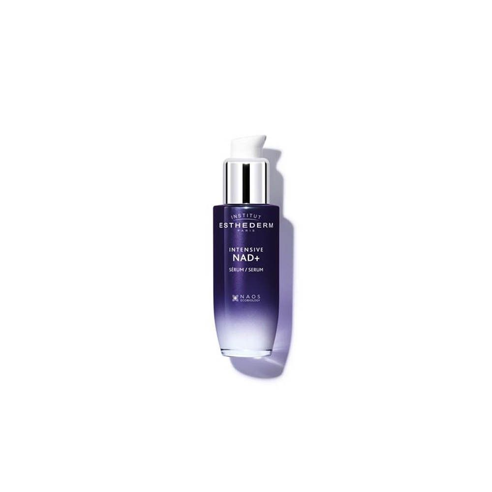 Institut Esthederm Intensive NAD+ serum in donkere glazen fles met pompdispenser.