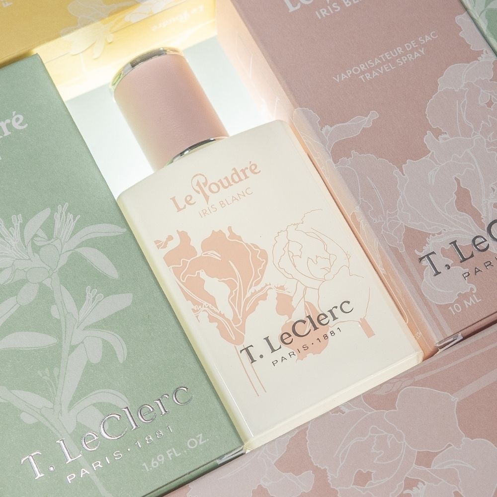 Flacon T. LeClerc Le Poudré Iris Blanc Eau de Parfum dans des boîtes.