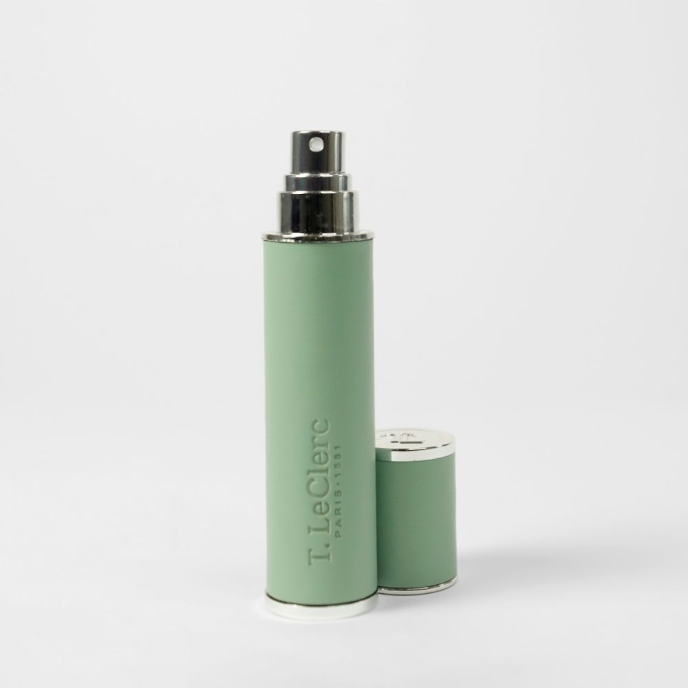 T. Leclerc reisverstuiver voor parfum, groen, met zilverkleurige dop en verstuiver.