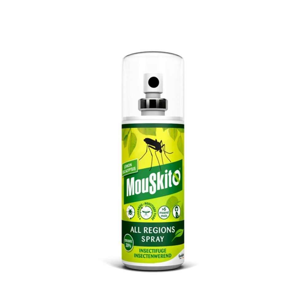 Flacon spray avec bouchon transparent. Inscription: Mouskito All Regions Spray, Citron Eucalyptus. Étiquette verte et jaune avec dessin d'insecte.