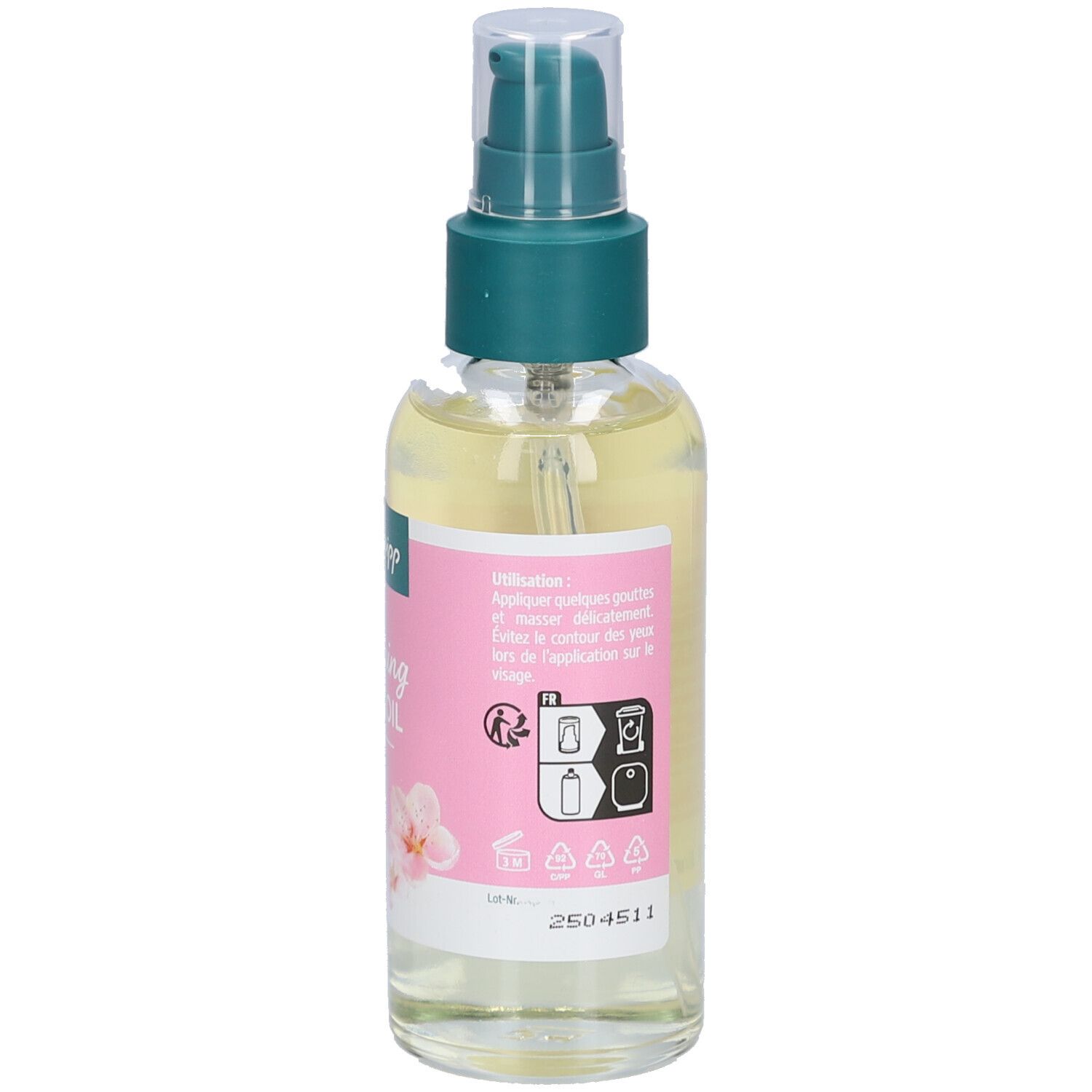 Body oliefles met spraykop. Roze etiket met tekst en pictogrammen. Heldere vloeistof zichtbaar.