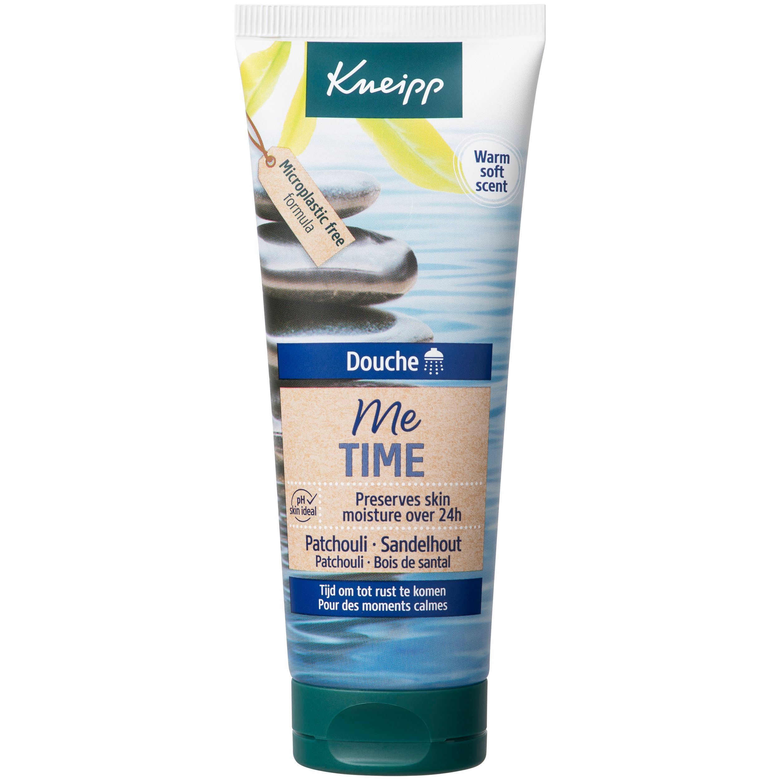 Kneipp douchegel "Me Time". Witte tube met groene dop. Opschrift "Me Time", "Patchouli - Sandelhout". Afbeelding van stenen en bladeren.