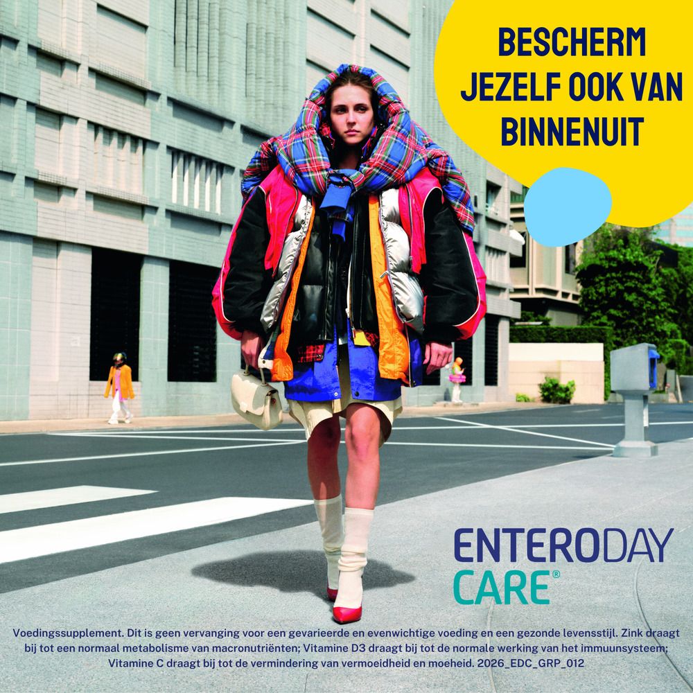 Vrouw in kleurrijke kleding op straat. Opschrift: Enteroday Care. Bescherm uzelf ook van binnenuit.