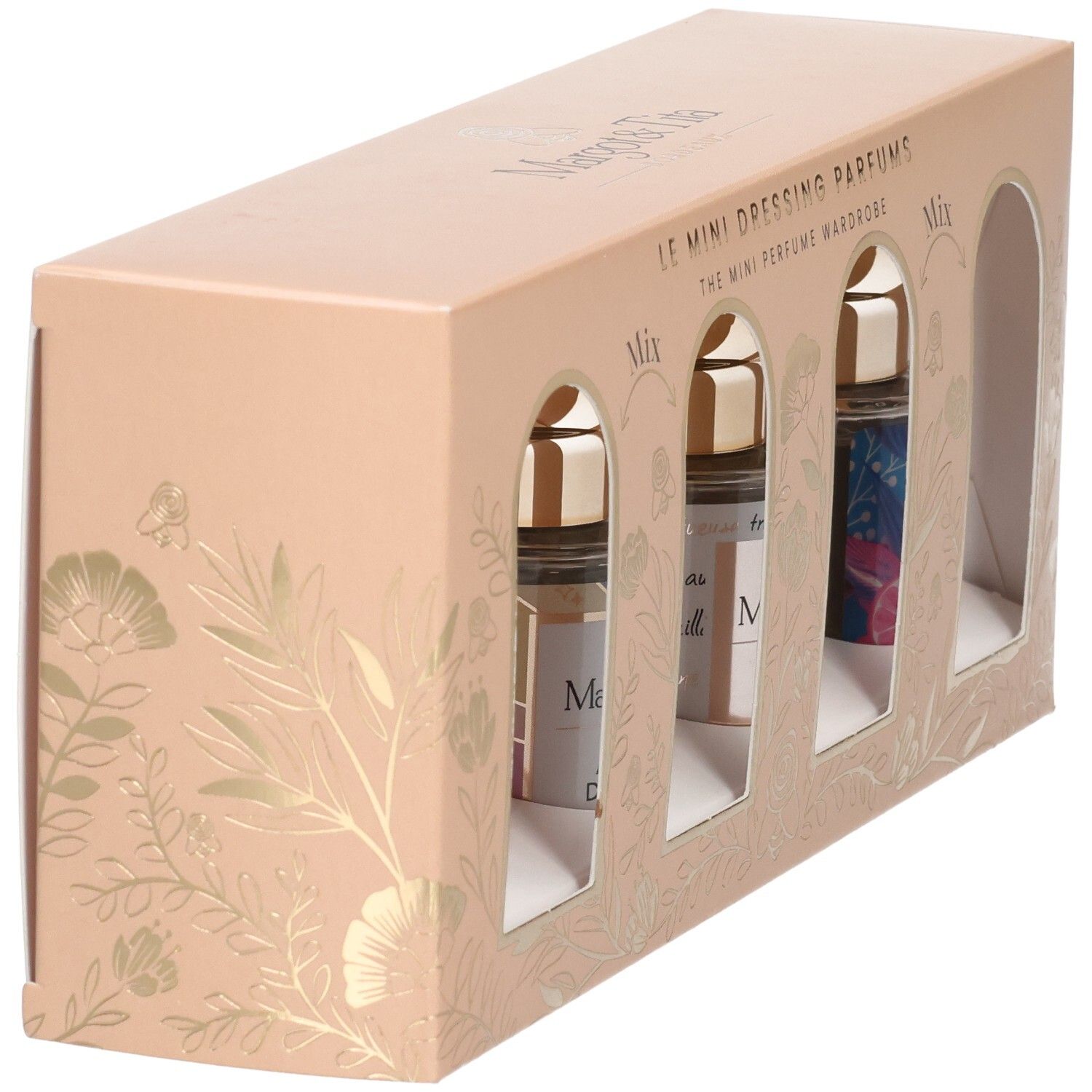 Schuine weergave van een geschenkdoos met drie zichtbare miniatuurparfums. De doos is beige met gouden bloemversieringen.