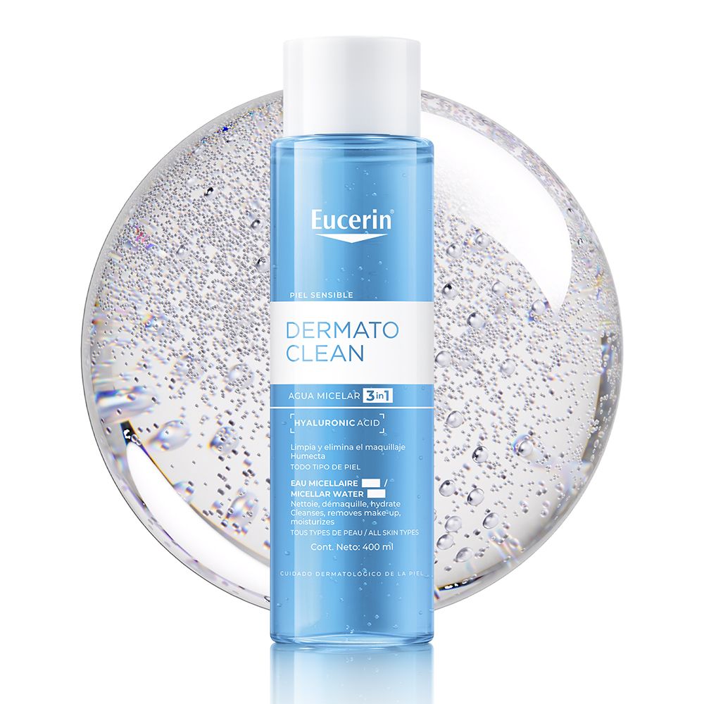 Flacon Eucerin DermatoCLEAN Micellar Water 3 en 1 devant un fond de bulles.