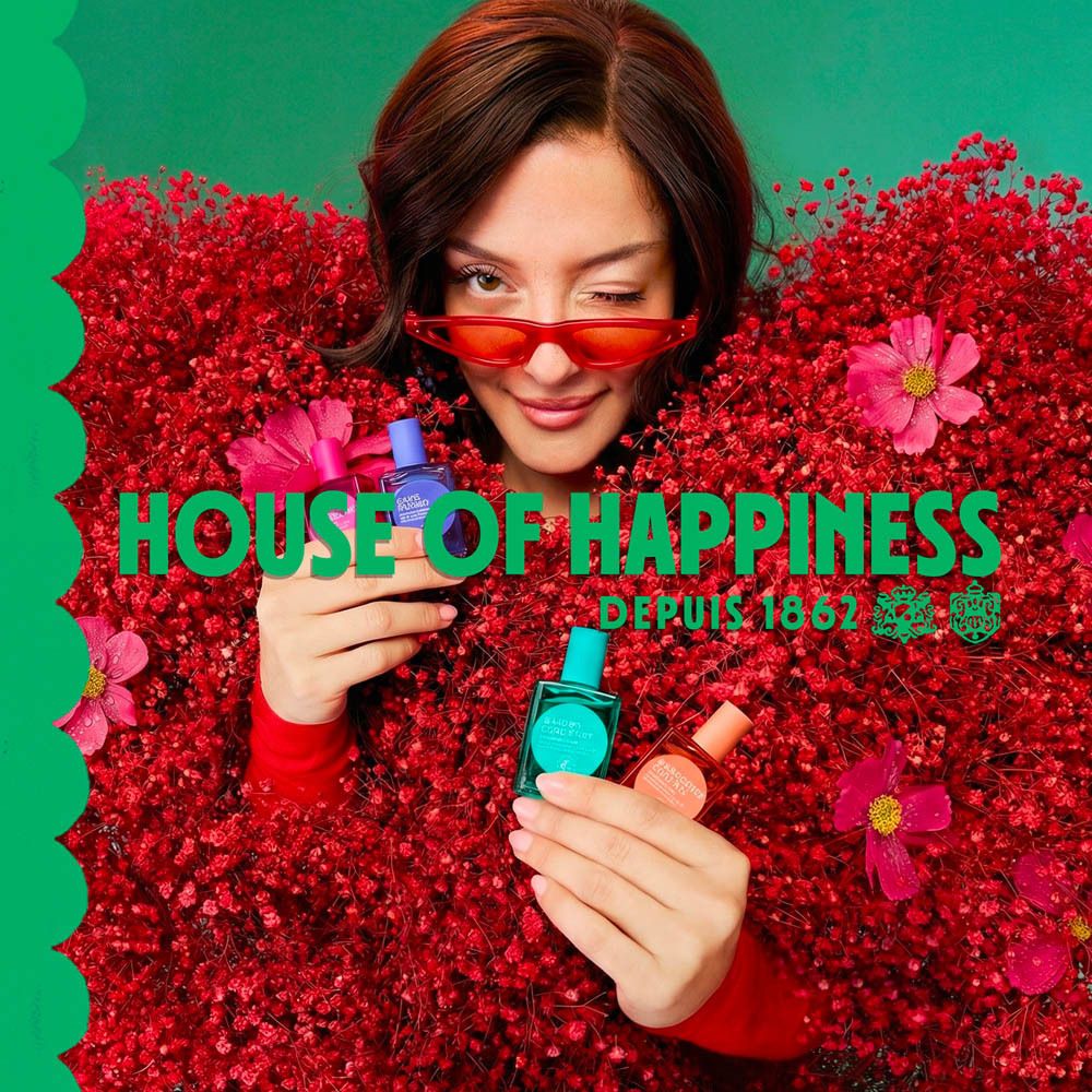 Femme dans les fleurs. Flacons roll-on. Inscription: House of Happiness. Marque Roger&Gallet.