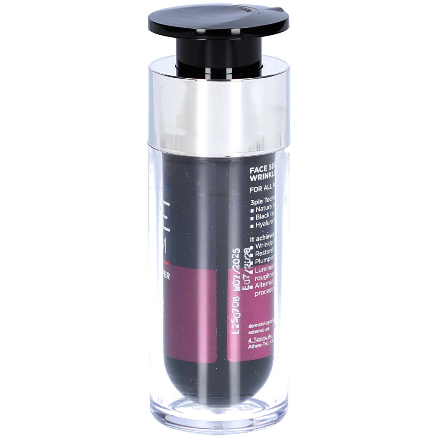 Serumfles met zwarte pomp. Opschrift: FACE SERUM WRINKLE PLUMPER. Tekst op de achterkant. Transparante basis. Houdbaarheidsdatum.