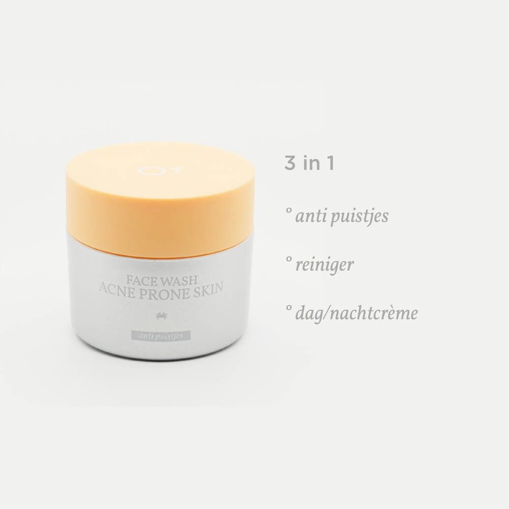 Pot de crème avec couvercle jaune. Inscription : Face Wash Acne Prone Skin. 3 en 1. Texte : anti boutons, nettoyant, crème jour/nuit.